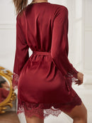 Camisola de cetim com renda floral (acompanha robe)