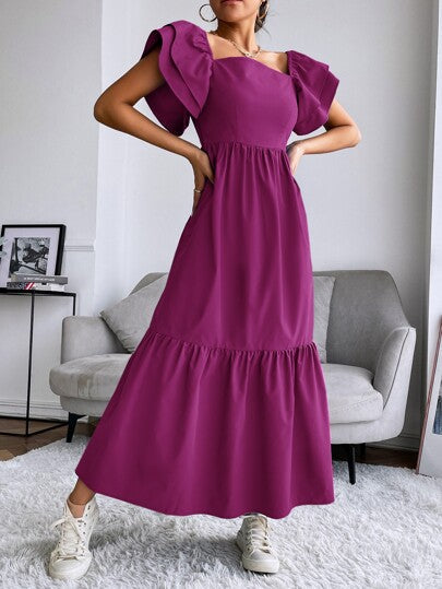 Vestido com babado e manga borboleta