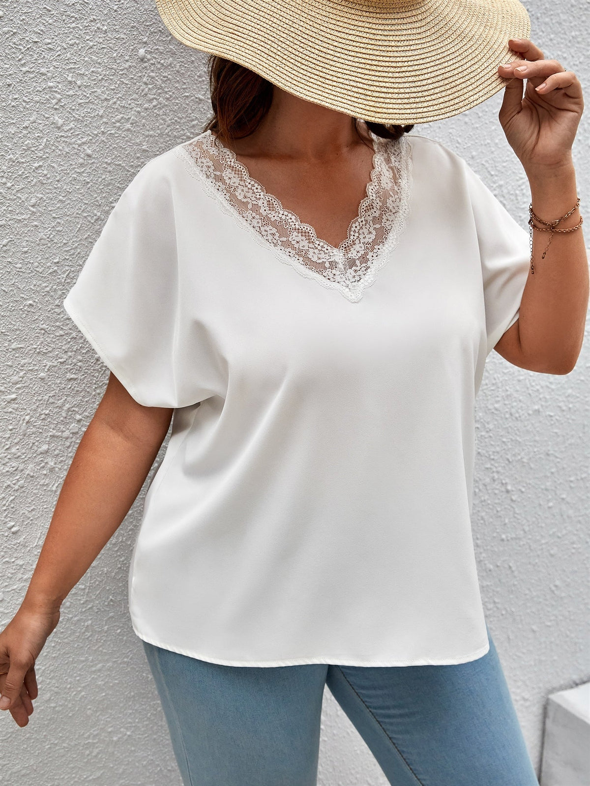 Blusa com detalhes em renda