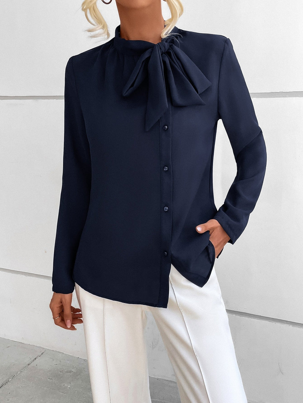 Camisa feminina Gola de Gravata