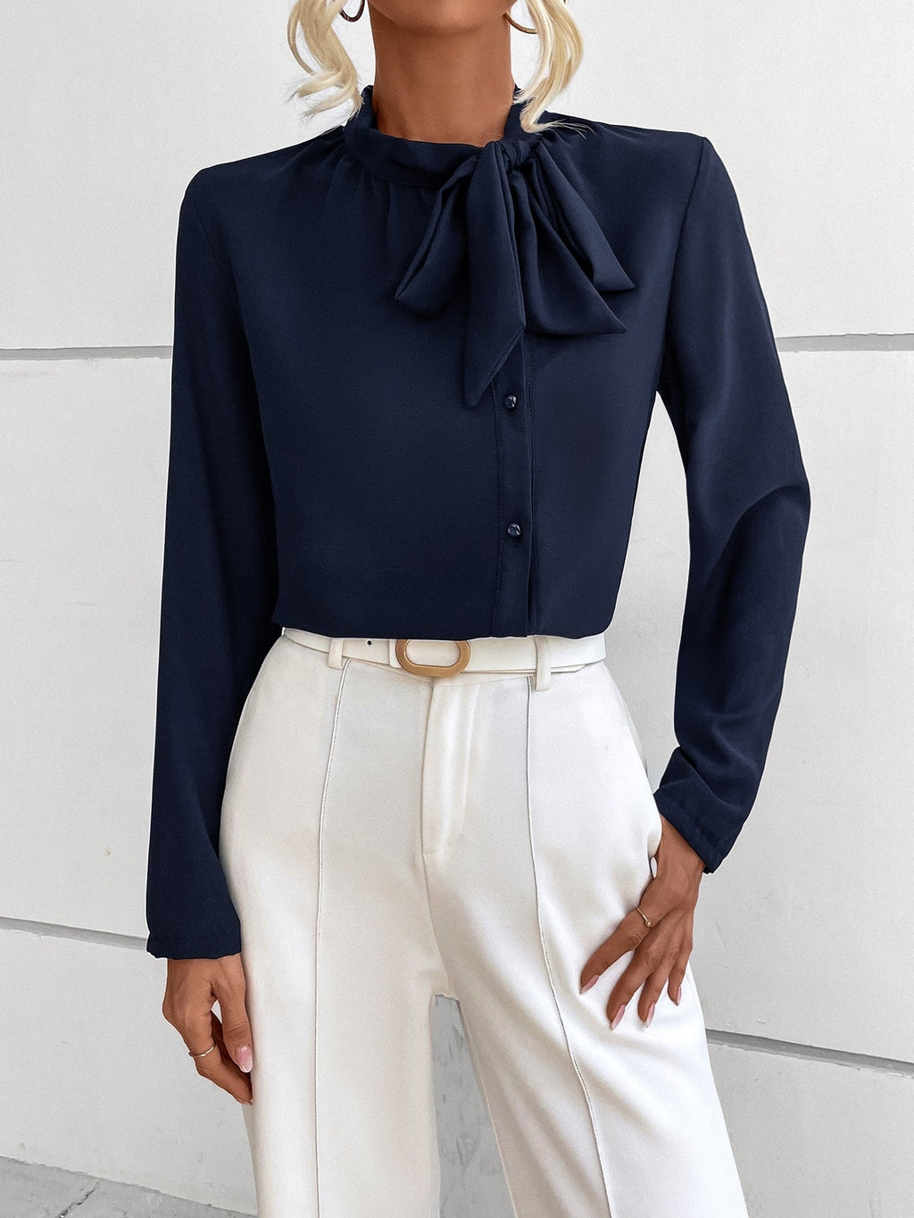 Camisa feminina Gola de Gravata