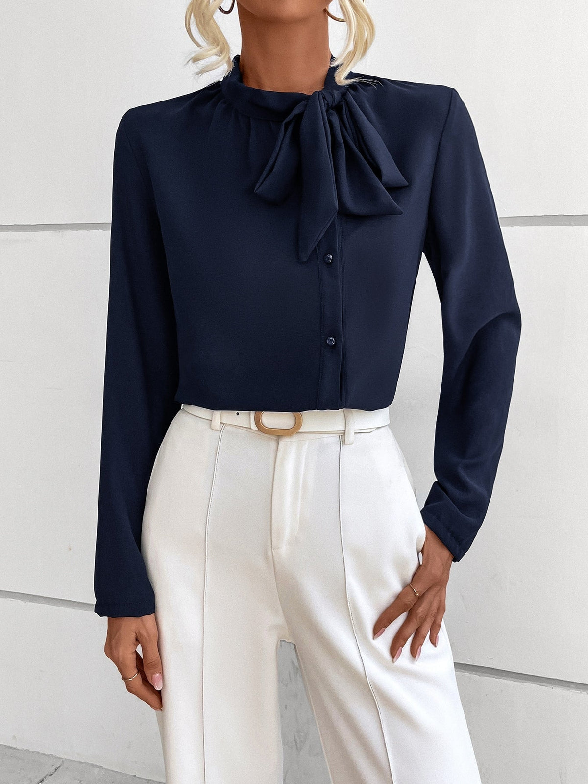 Camisa feminina Gola de Gravata