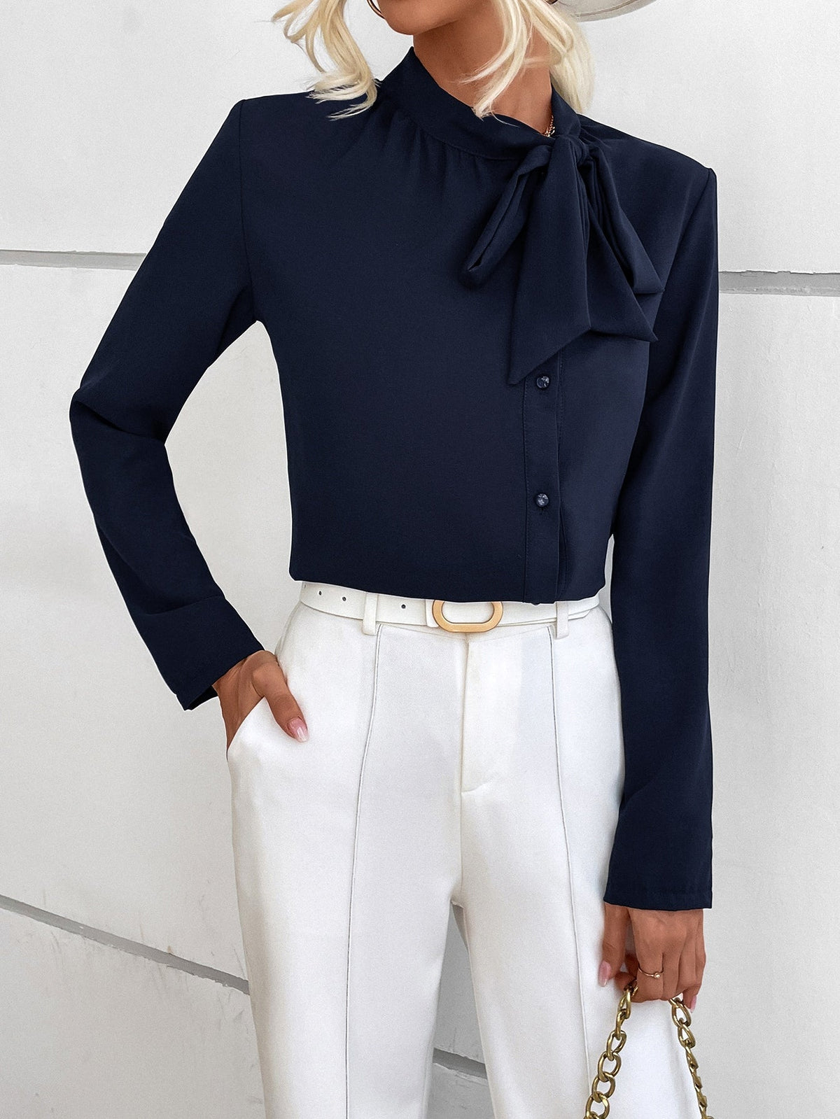 Camisa feminina Gola de Gravata