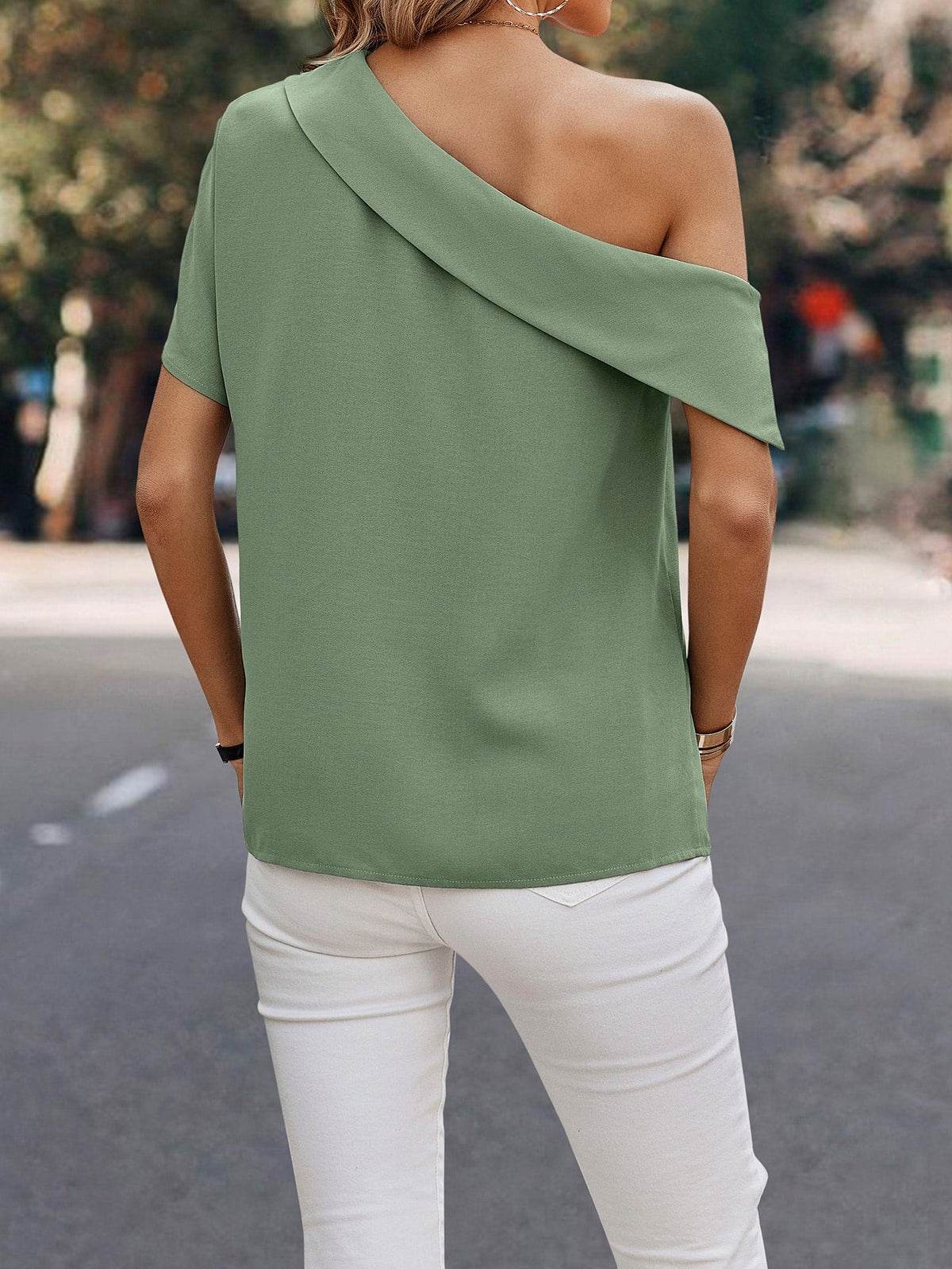 Blusa gola assimétrica