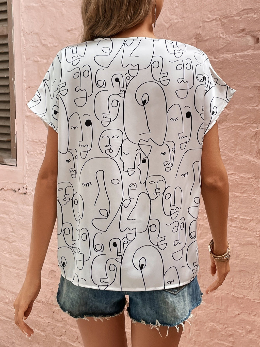 Blusa figura abstrata