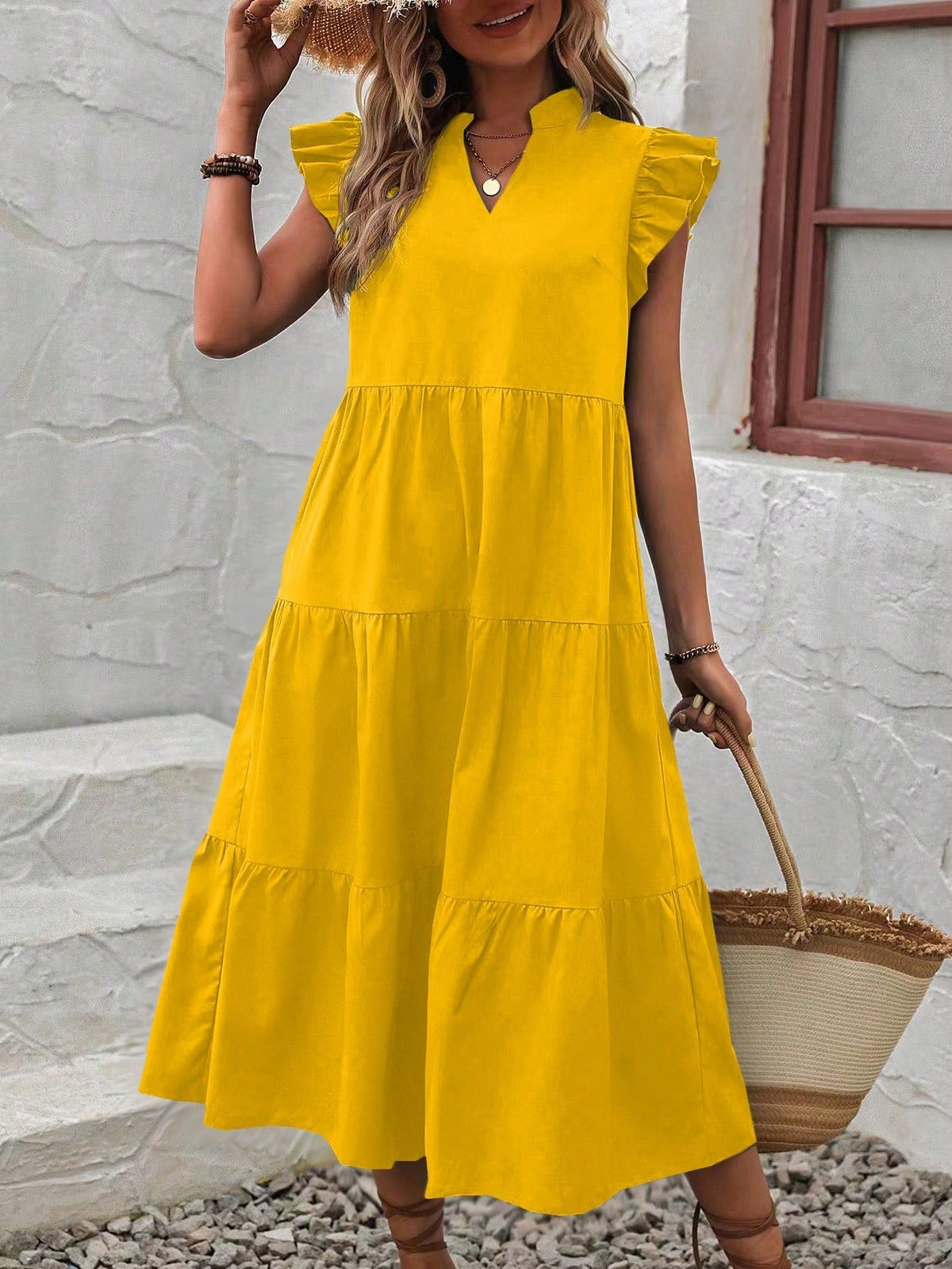 Vestido com babado e manga borboleta