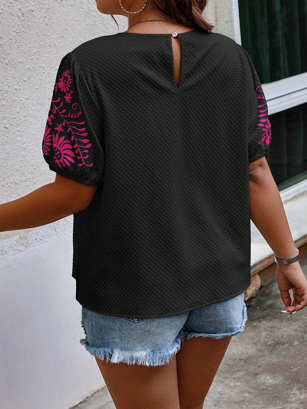Blusa com manga bordada
