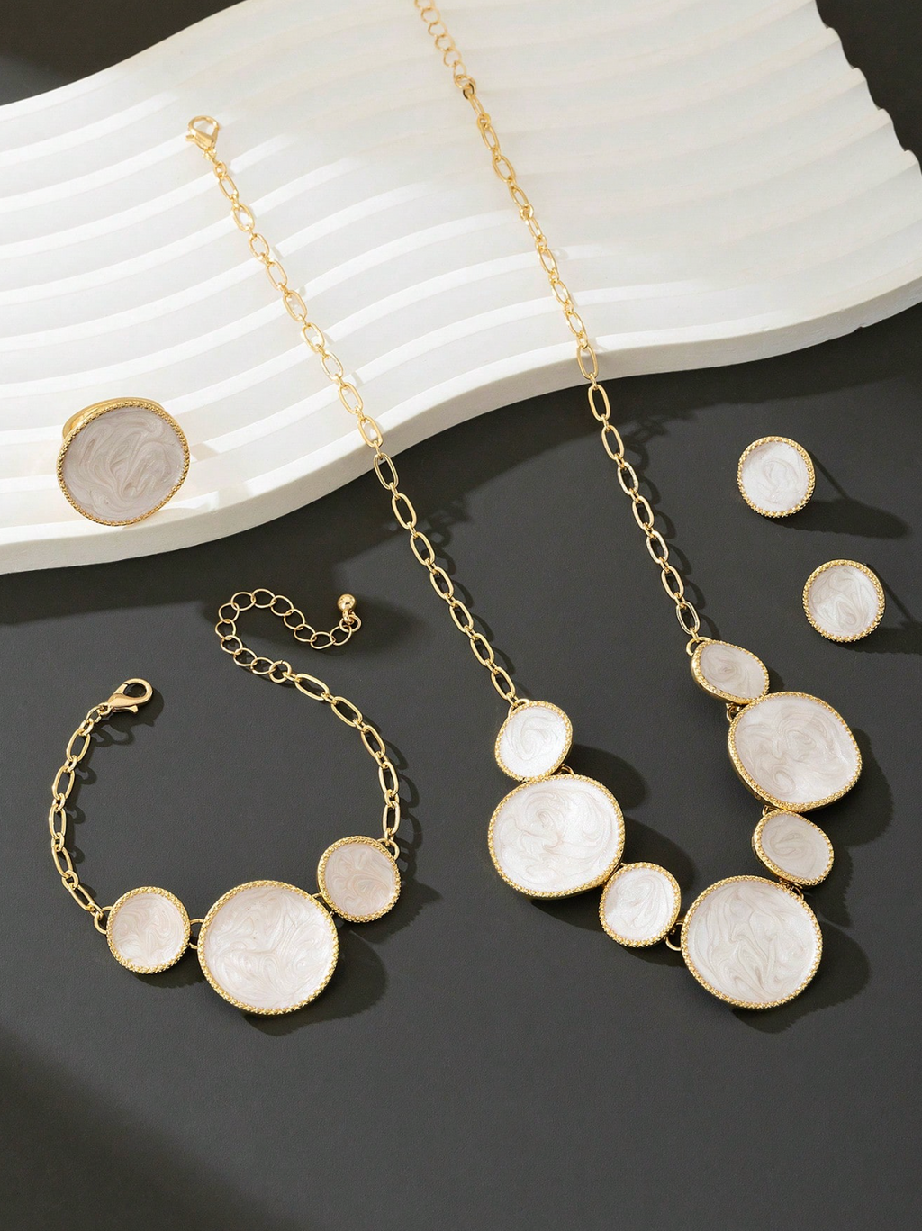 Conjunto Luxo (colar, brinco, anel e pulseira)